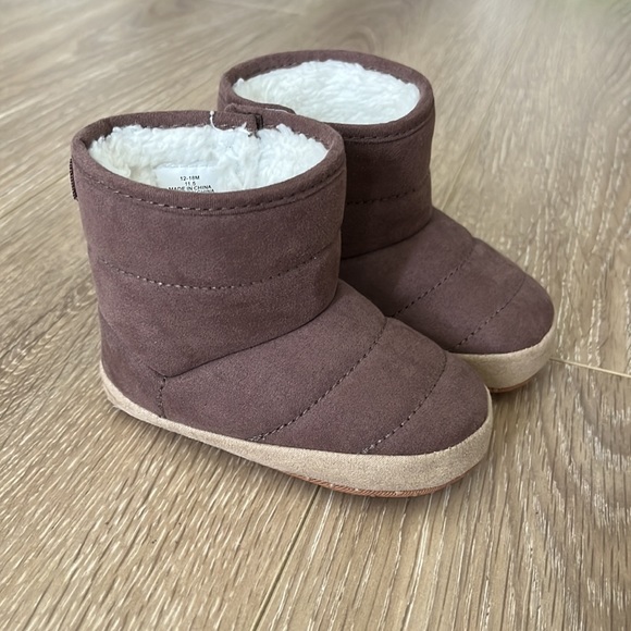 NEW Old Navy Sherpa-Lined Mauve Baby Booties (12-18 mos) - Picture 2 of 8